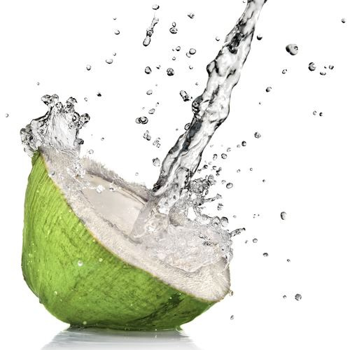 Água de coco é um dos alimentos para perder peso