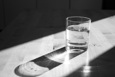Os benefícios de beber água quente
