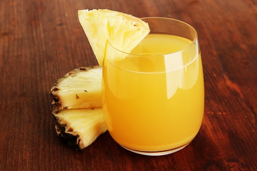 Suco de abacaxi possui vitaminas fundamentais para saúde