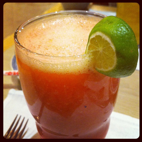 o gengibre é um incrível tesouro medicinal e ótimo para preparar sucos