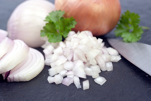 Fresh onion dices