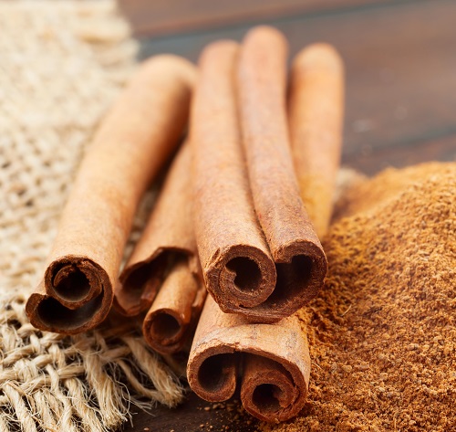 Chá de canela parra menstruação irregular