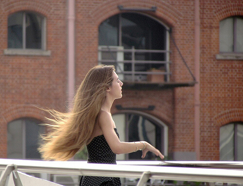 O vinagre de maçã pode atuar como um bom condicionador para o cabelo