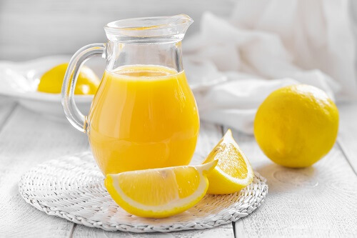 Conheça os benefícios do suco de limão