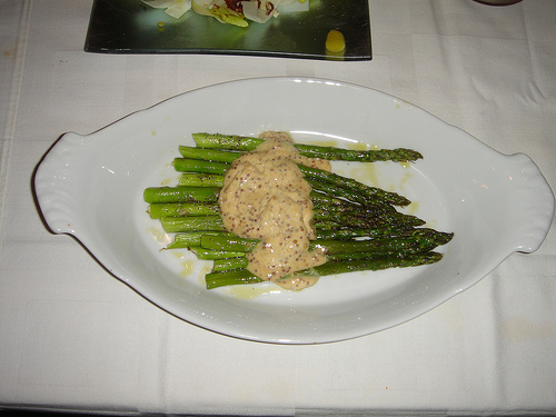 Quien sufre con gota debe evitar los espárragos