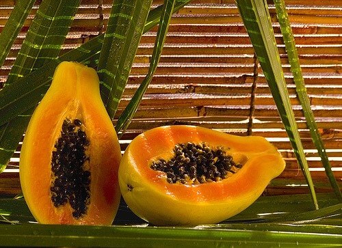 O mamão é uma ótima fruta para o preparo de sucos naturais