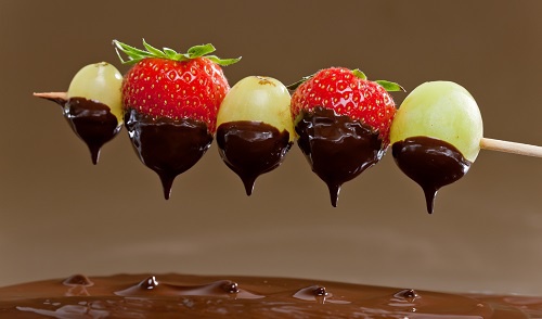 Pizza com frutas e chocolate