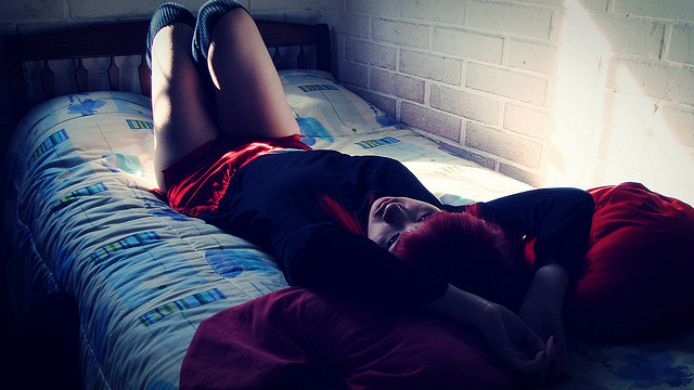 O ideal é separar aproximadamente duas horas de seu dia para realizar exercícios de relaxamento ou simplesmente passar um tempo tranquilo, só e descansando.