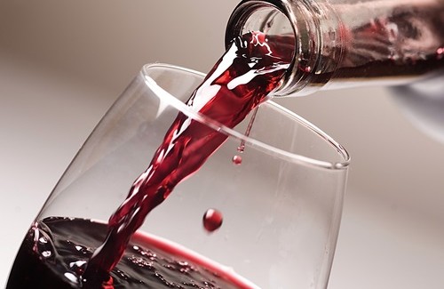 Os benefícios de se tomar uma taça de vinho diariamente Os benefícios de se tomar uma taça de vinho diariamente