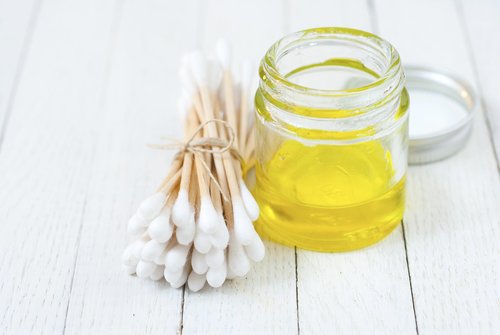O azeite de oliva pode ser usado como removedor de maquiagem