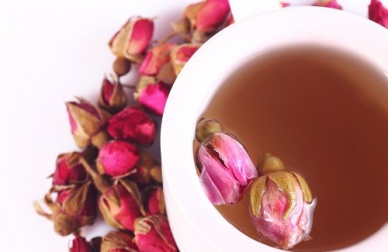 Receita de chá de rosas e seus maravilhosos benefícios