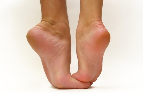 Quais as consequências de usar sapatos altos?