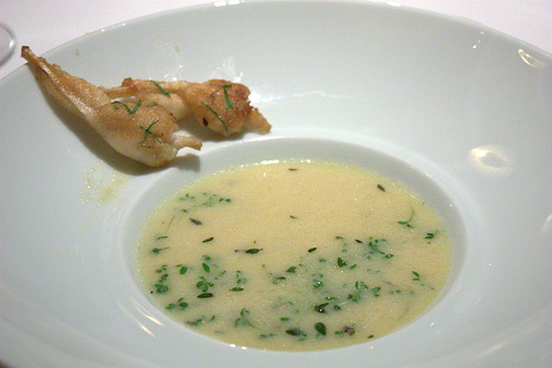 Sopa de cebola e alho contra a gripe