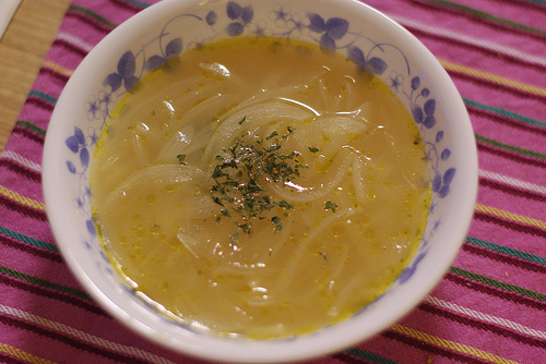 Sopa de cebola e alho