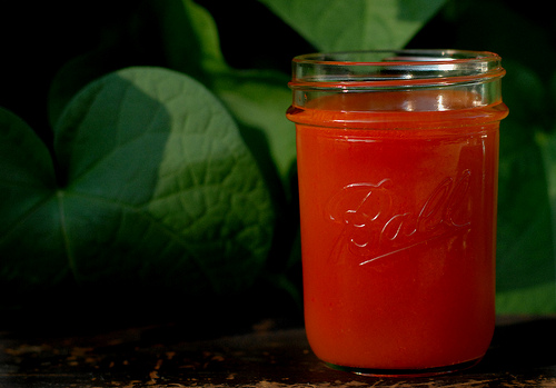 Suco de tomate para controlar a transpiração excessiva
