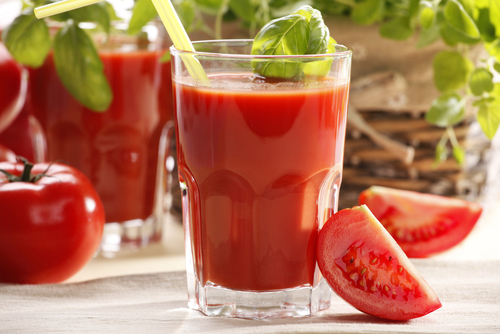 Suco de tomate ajuda a combater a acne 