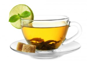 chá verde par limpar o fígado
