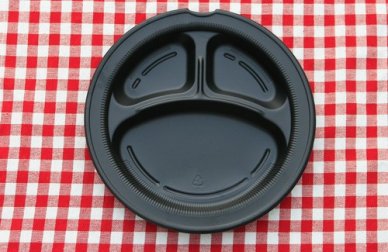 Comer em pratos de plástico pode causar danos à saúde