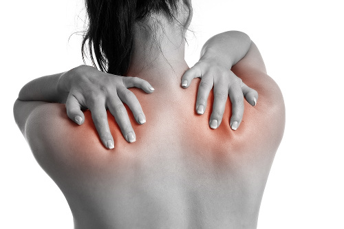 Massagem que alivia contraturas musculares