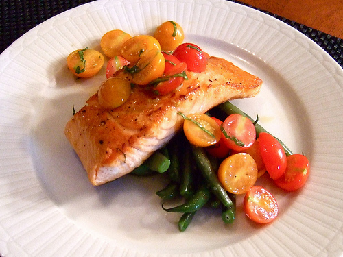 Salmão ajuda a combater a gordura abdominal