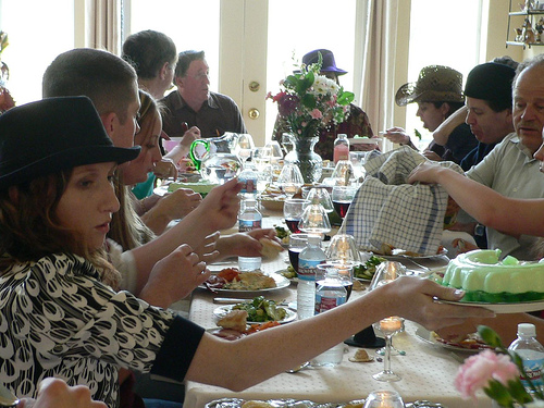 Sirva fora da mesa para evitar calorias