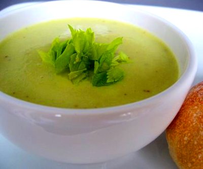 Sopa de salsão para emagrecer