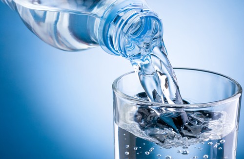 Você sabe como e quando beber água?