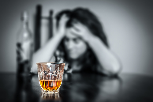 Alcoolismo é um hábito que prejudica o cérebro