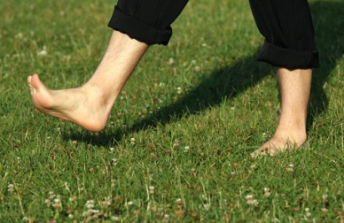 Benefícios de andar descalço