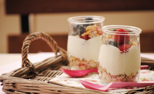 Receitas de cafés da manhã com frutas e cereais