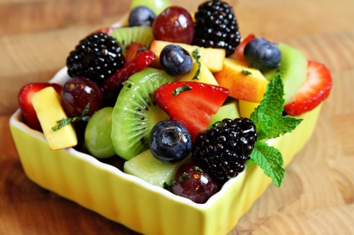saldas de frutas no café da manhã