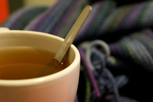 Copo de chá simbolizando como é importante beber água e se hidratar