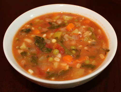 Aprenda a fazer esta sopa de verduras