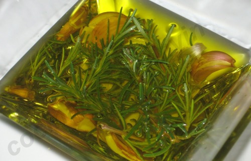 Surpreendentes usos do óleo de alecrim