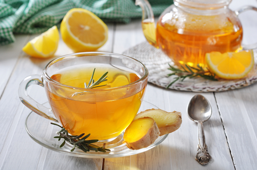 Infusão de gengibre para dor de garganta.
