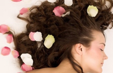 Como perfumar o cabelo naturalmente?