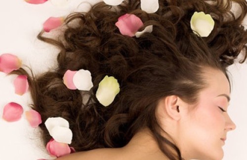 Como perfumar o cabelo naturalmente?