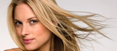 O vinagre de maçã possui propriedades que fazem bem ao cabelo