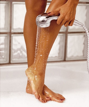 Banhos frios nas pernas para evitar as veias de aranhas nas pernas