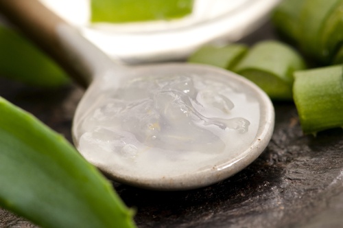 Máscaras naturais refrescantes de aloe para combater a fadiga