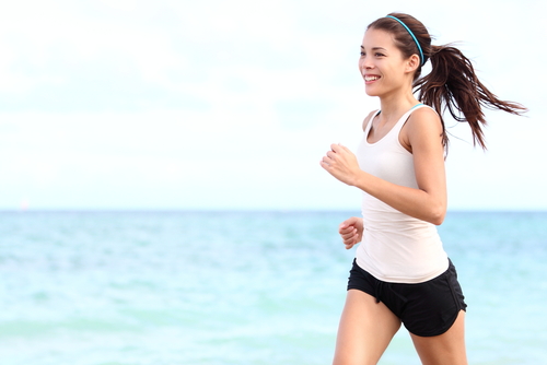 Evite fazer exercícios pesados após as refeições para não sofrer com refluxo gástrico.