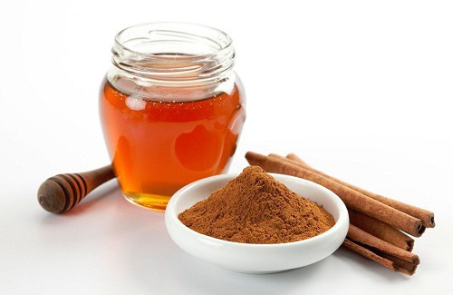 Mel com canela. 7 Benefícios de consumir essa preparação