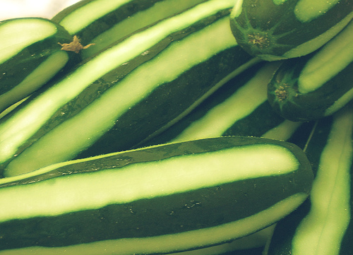 Pepino sobre as pálpebras inchadas