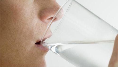 Beber água para ajudar o metabolismo a emagrecer