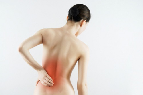 dor nas costas um dos sintomas de problemas cardíacos nas mulheres