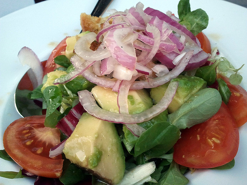 os benefícios de comer saladas saudáveis para a digestão