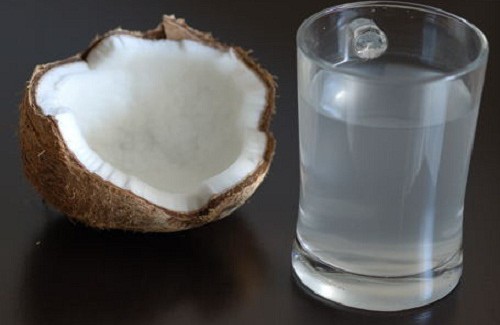 Os benefícios do consumo de água de coco Os benefícios do consumo de água de coco