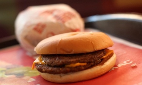 Assim fica um hambúrguer do McDonald´s depois de 5 anos