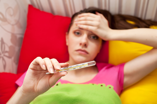 A febre dentro dos sintomas e remédios naturais para a pneumonia