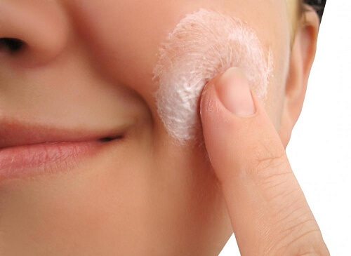 5 produtos que nunca devemos usar na pele do rosto